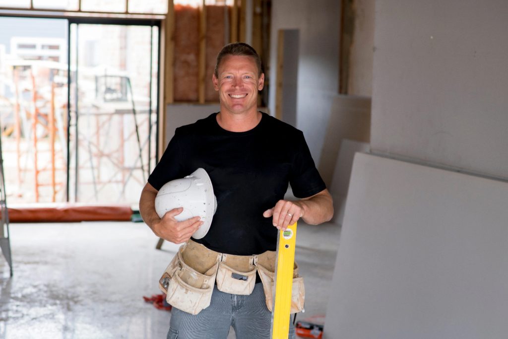 Artisan couvreur sur chantier