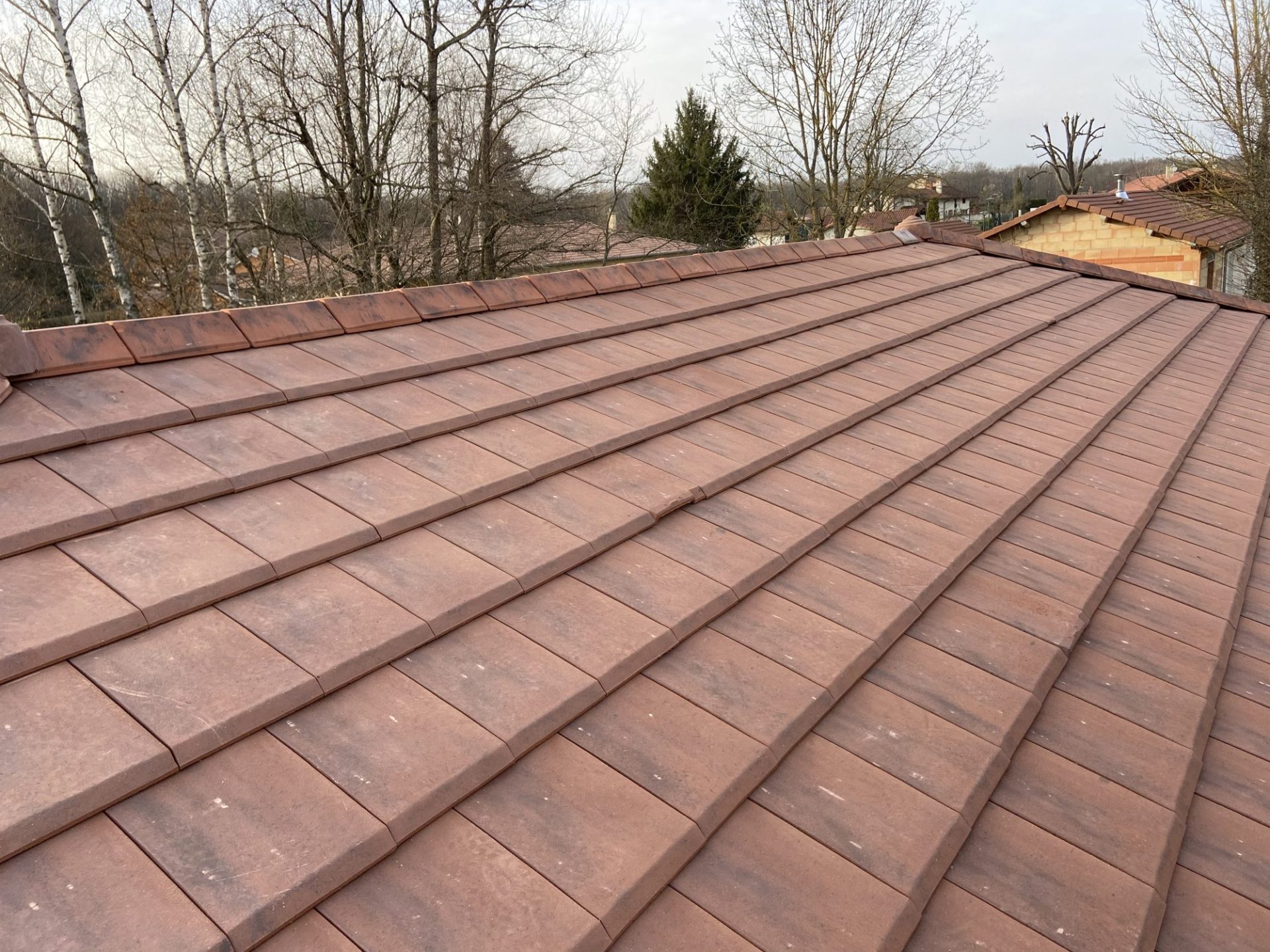 Toiture en tuiles plates neuves